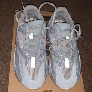 Yeezy inertia boost 700